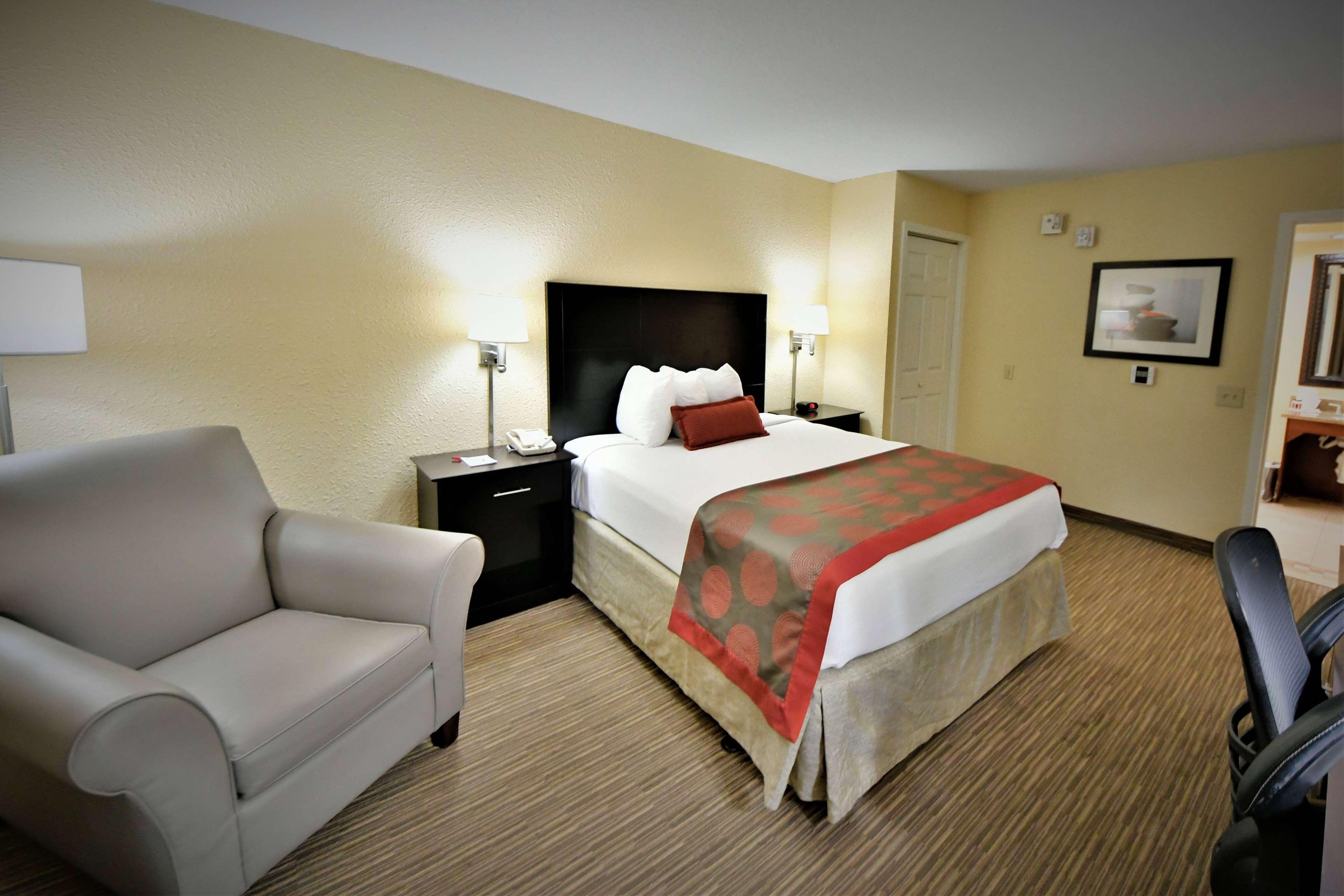 Ramada By Wyndham Jacksonville Hotel & Conference Center Exterior photo