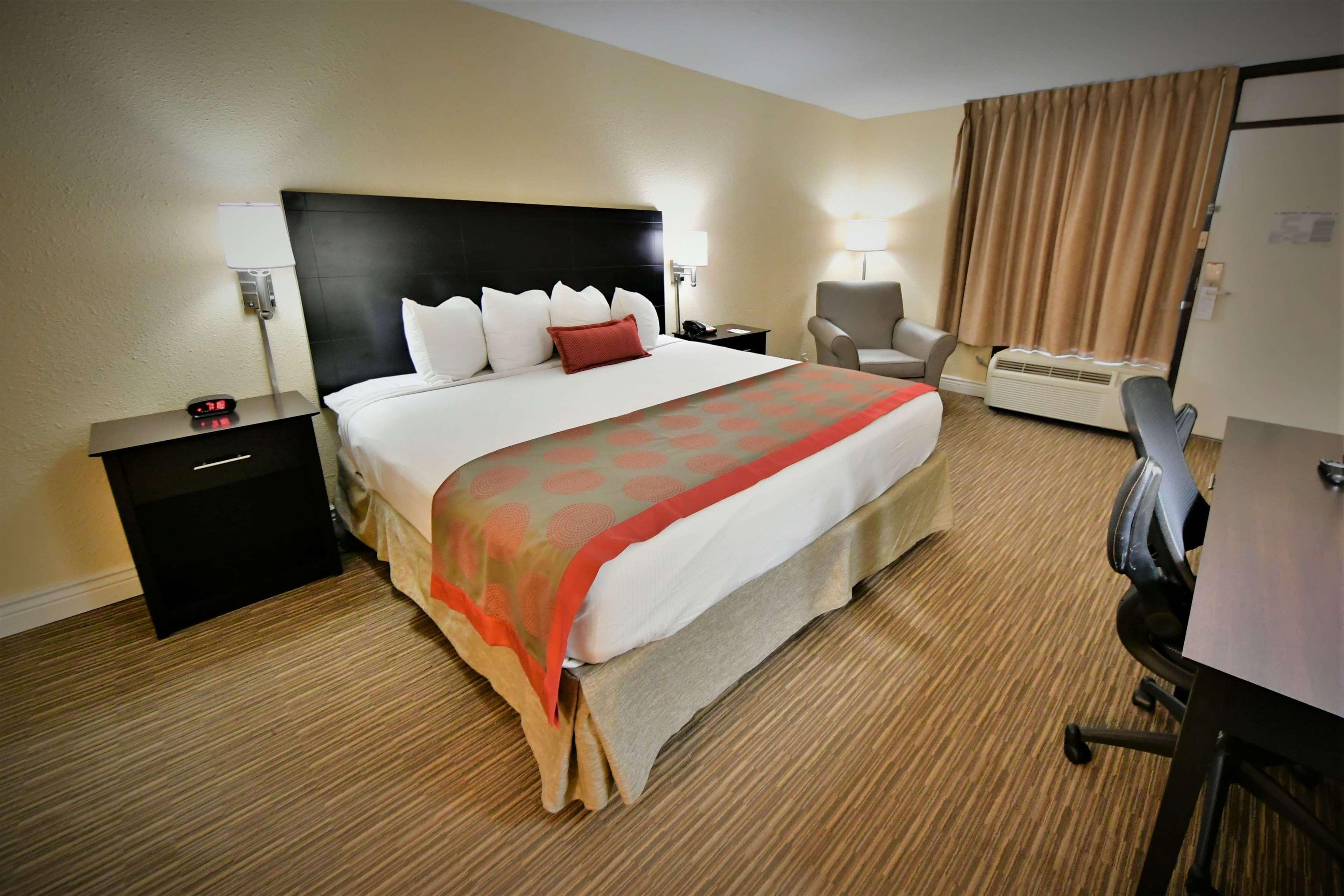 Ramada By Wyndham Jacksonville Hotel & Conference Center Exterior photo