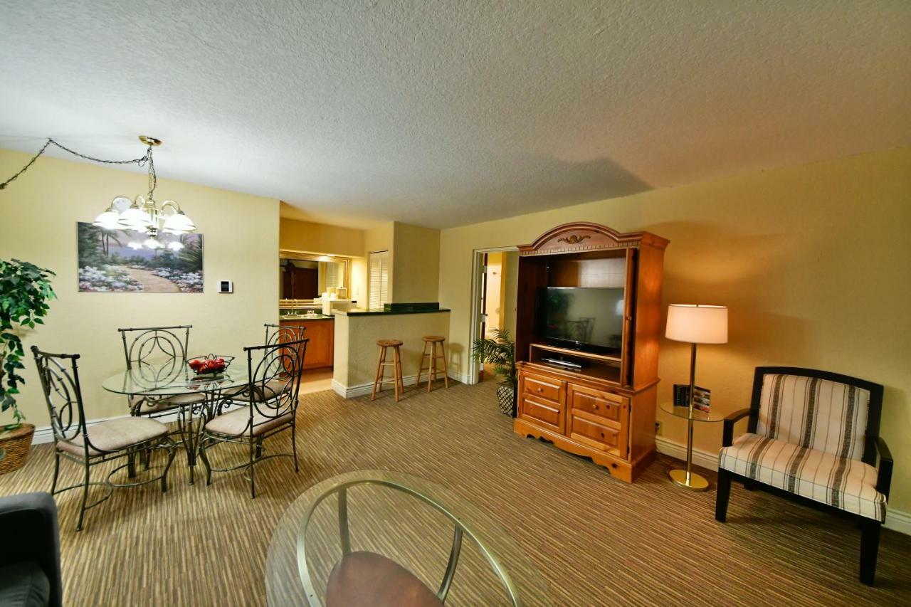 Ramada By Wyndham Jacksonville Hotel & Conference Center Exterior photo